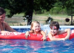 How an above ground pool brings families together | Fiesta Pools and Spas | Fiesta Pools and Spas How an above ground pool brings families together